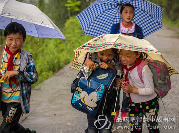 11岁微笑妹妹陈礼燕照顾病重父撑起一个家-平凡人不平凡的故事_平凡人感人小故事